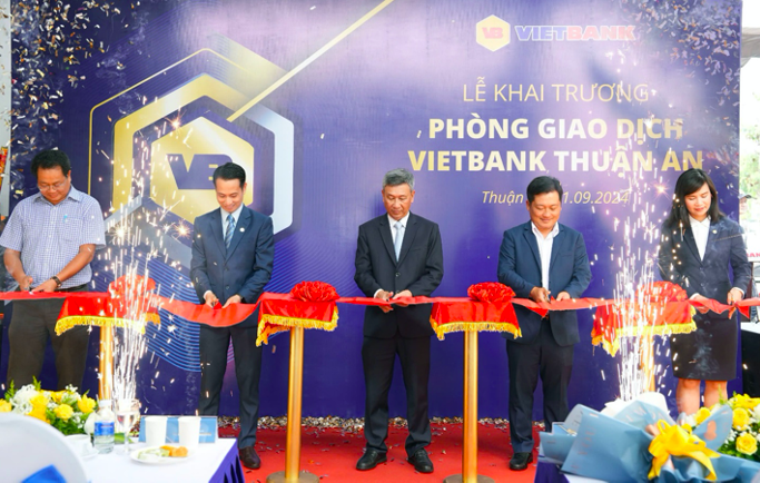 Vietbank và 'cú đúp' trong ngày khai trương Điểm Giao dịch thứ 119