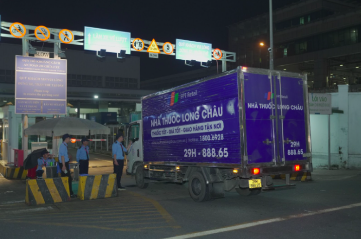 FPT Long Châu điều động nhanh 10 tấn thuốc, phối hợp với các đơn vị hỗ trợ người dân vùng bão lũ