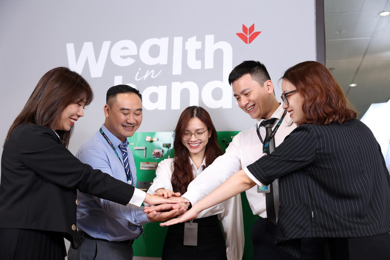 VPBankS được vinh danh Top 1 nơi làm việc tốt nhất Việt Nam ngành Dịch vụ tài chính khối Doanh nghiệp vừa