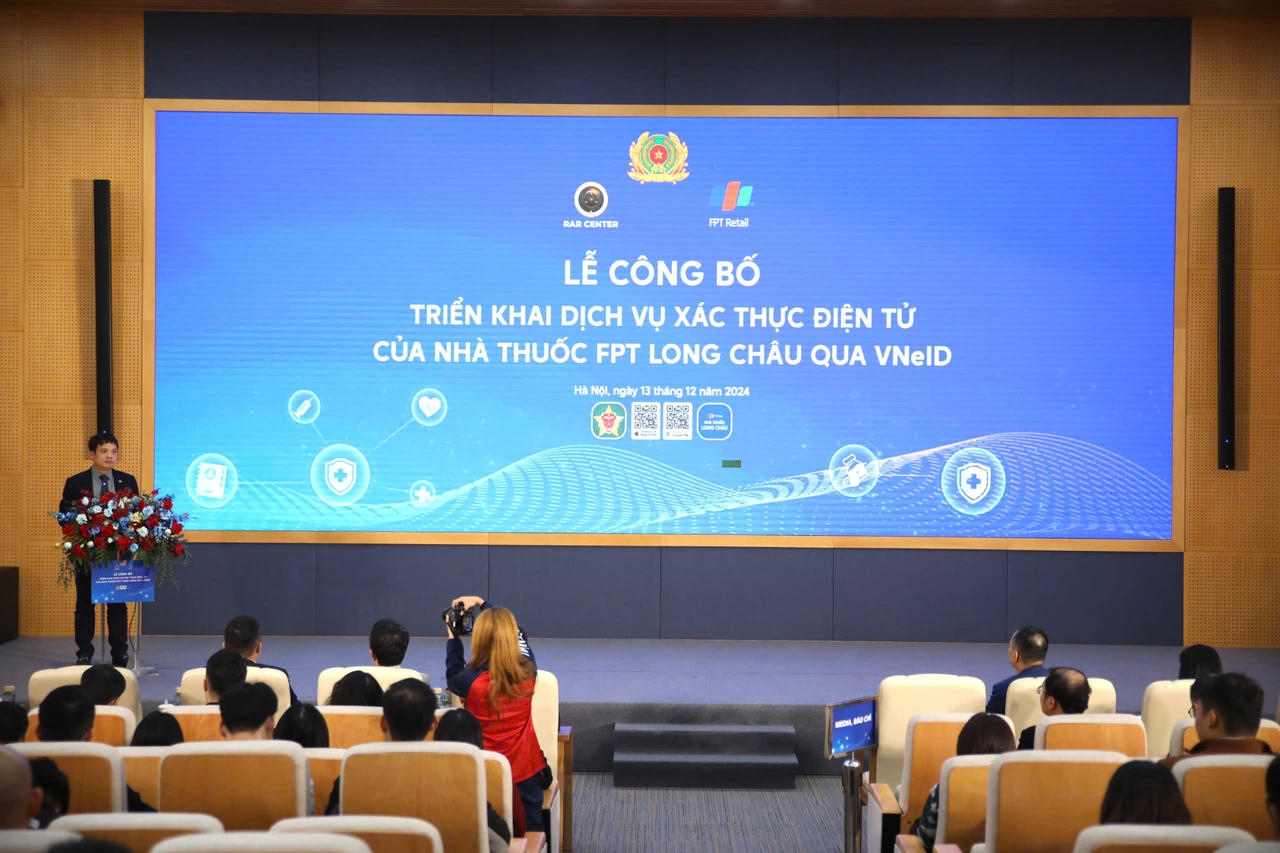 Người dân sắp có thể mua thuốc trực tuyến từ FPT Long Châu qua ứng dụng VNeID