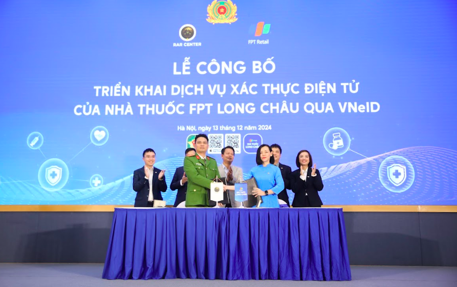 Người dân sắp có thể mua thuốc trực tuyến từ FPT Long Châu qua ứng dụng VNeID