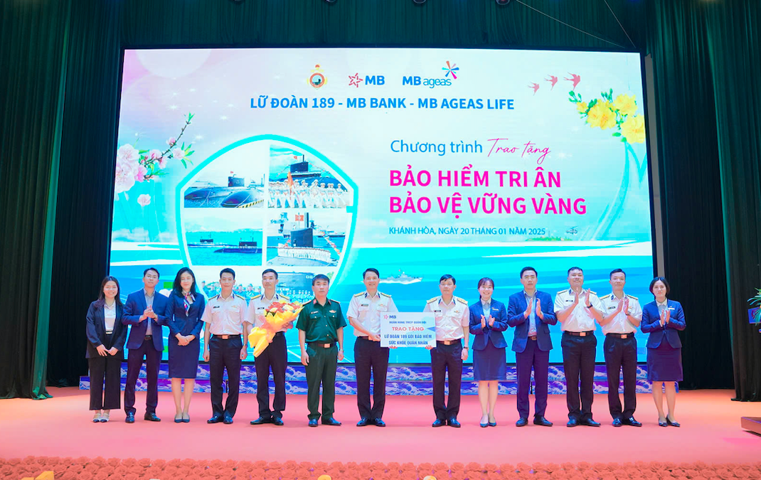 Tặng 1200 gói bảo hiểm ung thư cho cán bộ chiến sĩ Binh chủng Hải quân