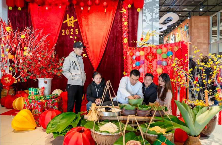 Thưởng ngoạn hàng nghìn bông tulip quý hiếm trên đỉnh Bà Nà dịp Tết Nguyên đán