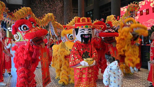 Quảng Ninh: Rộn ràng đón du khách “xông đất” cảng tàu, sân bay đầu Xuân Ất Tỵ