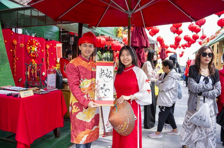 Hàng nghìn du khách đến du xuân tại Sun World Ba Na Hills dịp đầu năm mới 2025