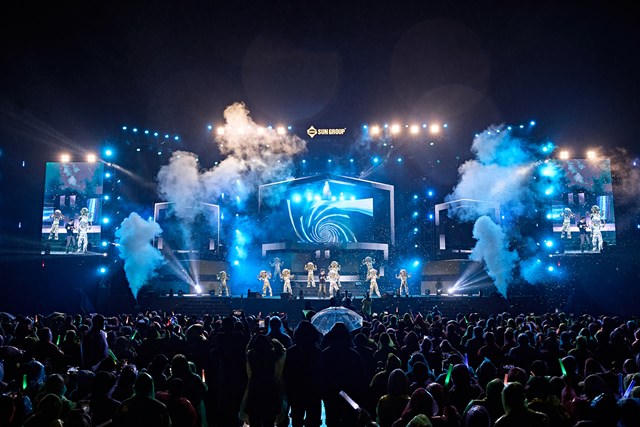 ST Sơn Thạch, Tăng Duy Tân 'khuấy động' Quảng trường Công viên Lễ hội (Hà Nam)