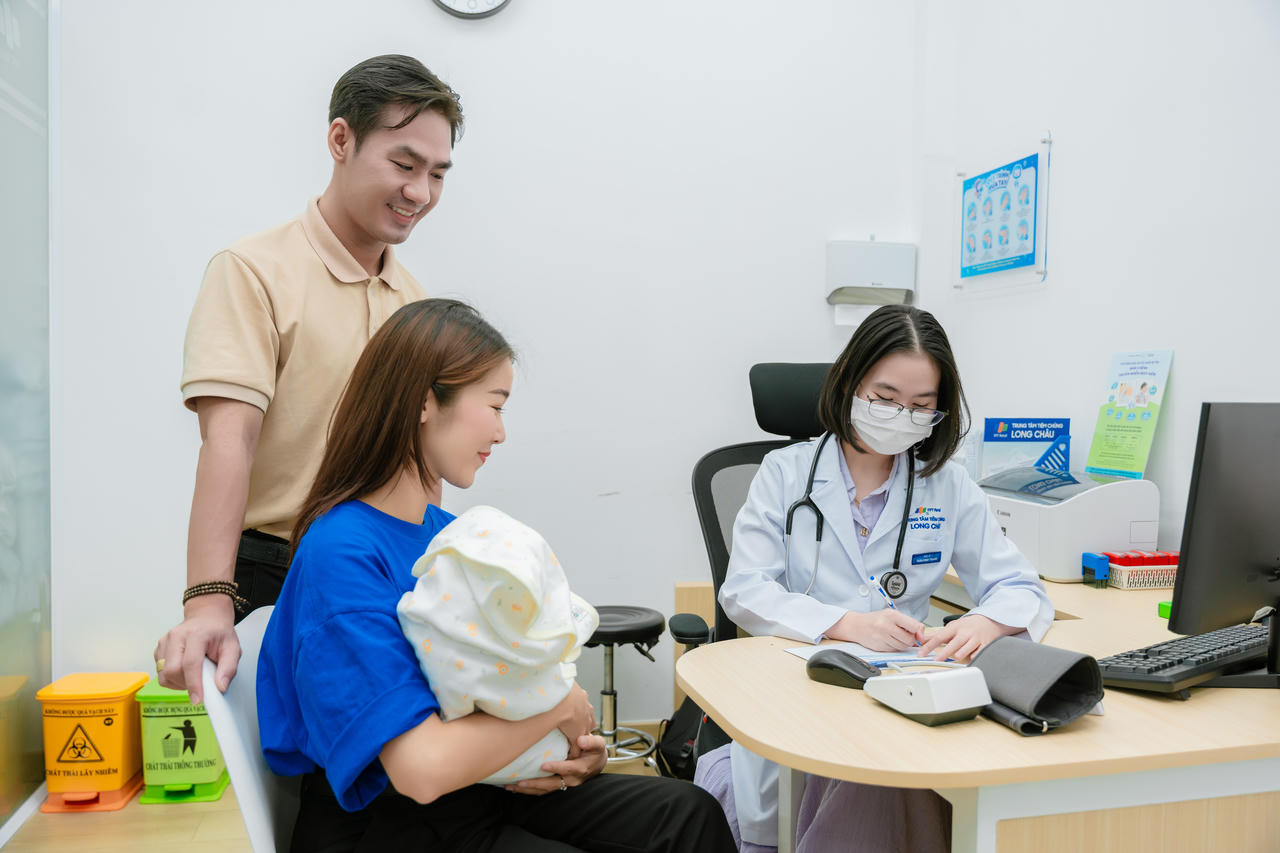 FPT Long Châu giới thiệu giải pháp mới giúp trẻ sinh non tránh nguy cơ RSV