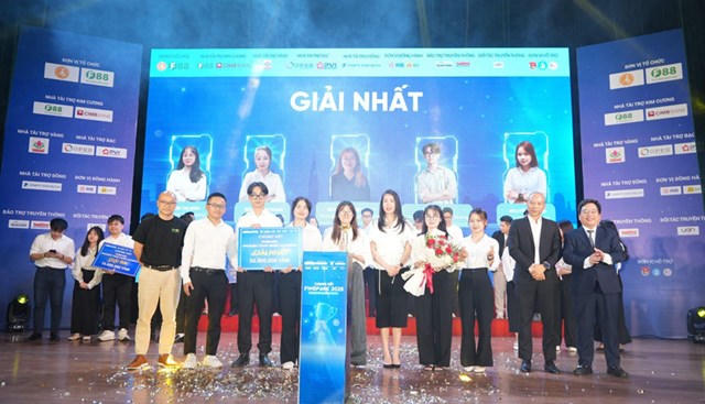 FinSpark 2025 khép lại với đêm chung kết bùng nổ