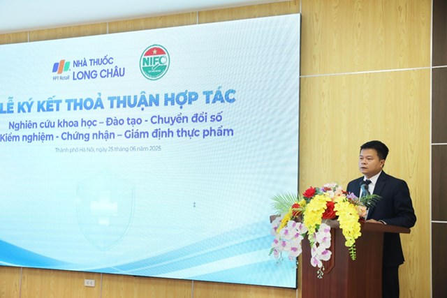Long Châu hợp tác cùng Viện Kiểm nghiệm an toàn vệ sinh thực phẩm Quốc gia - Bộ Y tế, chủ động tiên phong tiến hành ‘kiểm tra kép vì sức khỏe người dân và khách hàng’