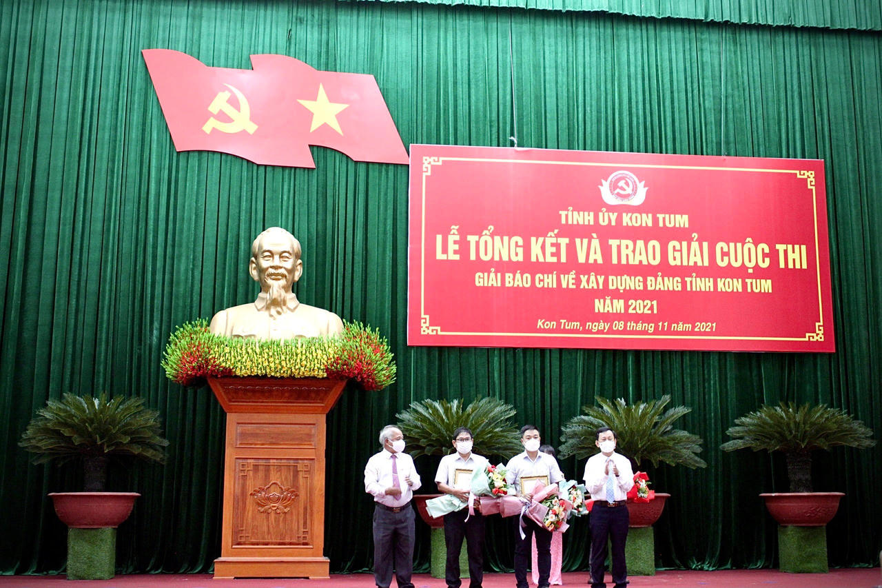 Kon Tum trao Giải Báo chí về xây dựng Đảng năm 2021