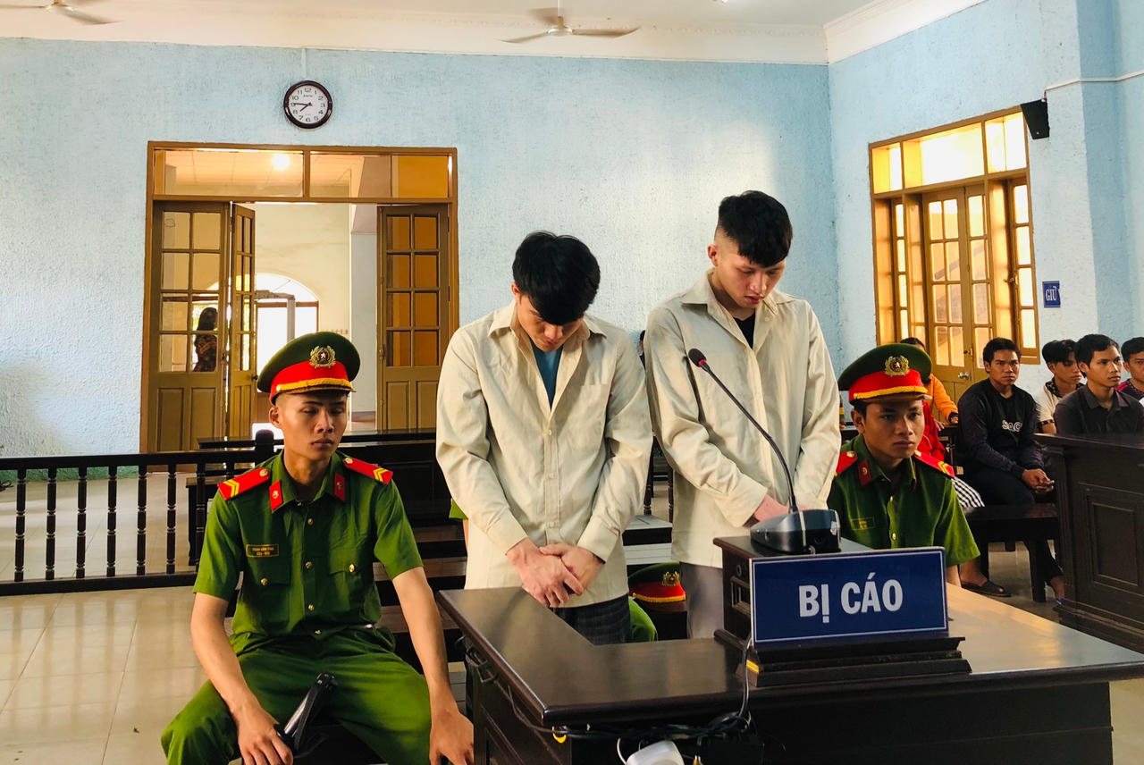 Hai thanh niên lãnh 47 năm tù vì buôn bán người