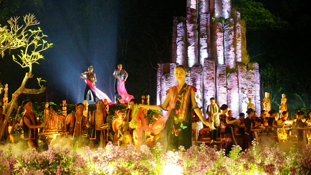 'Gia Lai ơi!' - Hoạt động văn hoá tôn vinh thổ cẩm Gia Lai