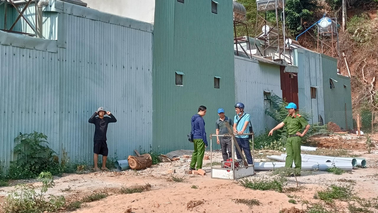Gia Lai: Hai người thương vong khi bắn tôn làm nhà