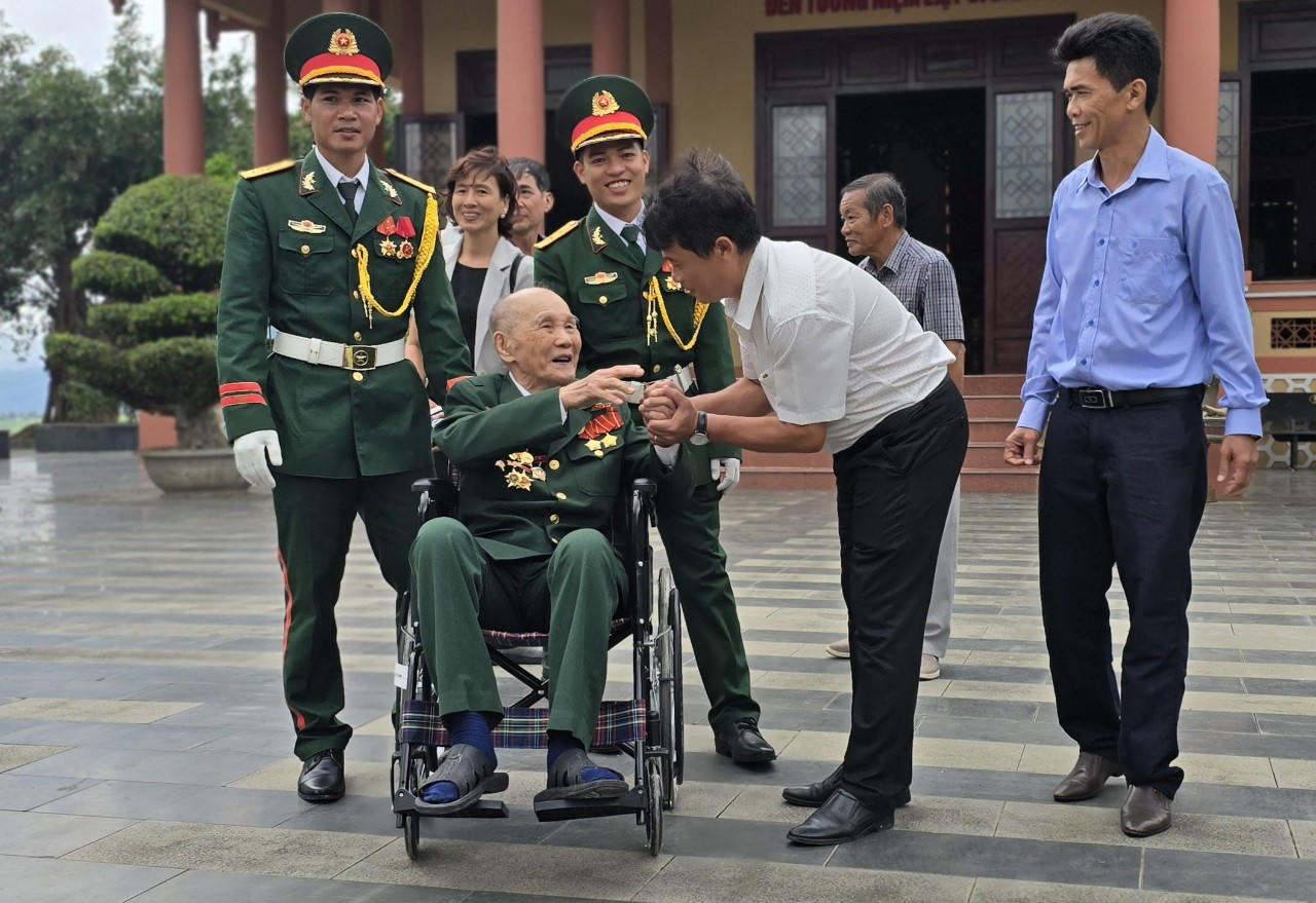 Long trọng kỷ niệm 70 năm chiến thắng Đak Pơ