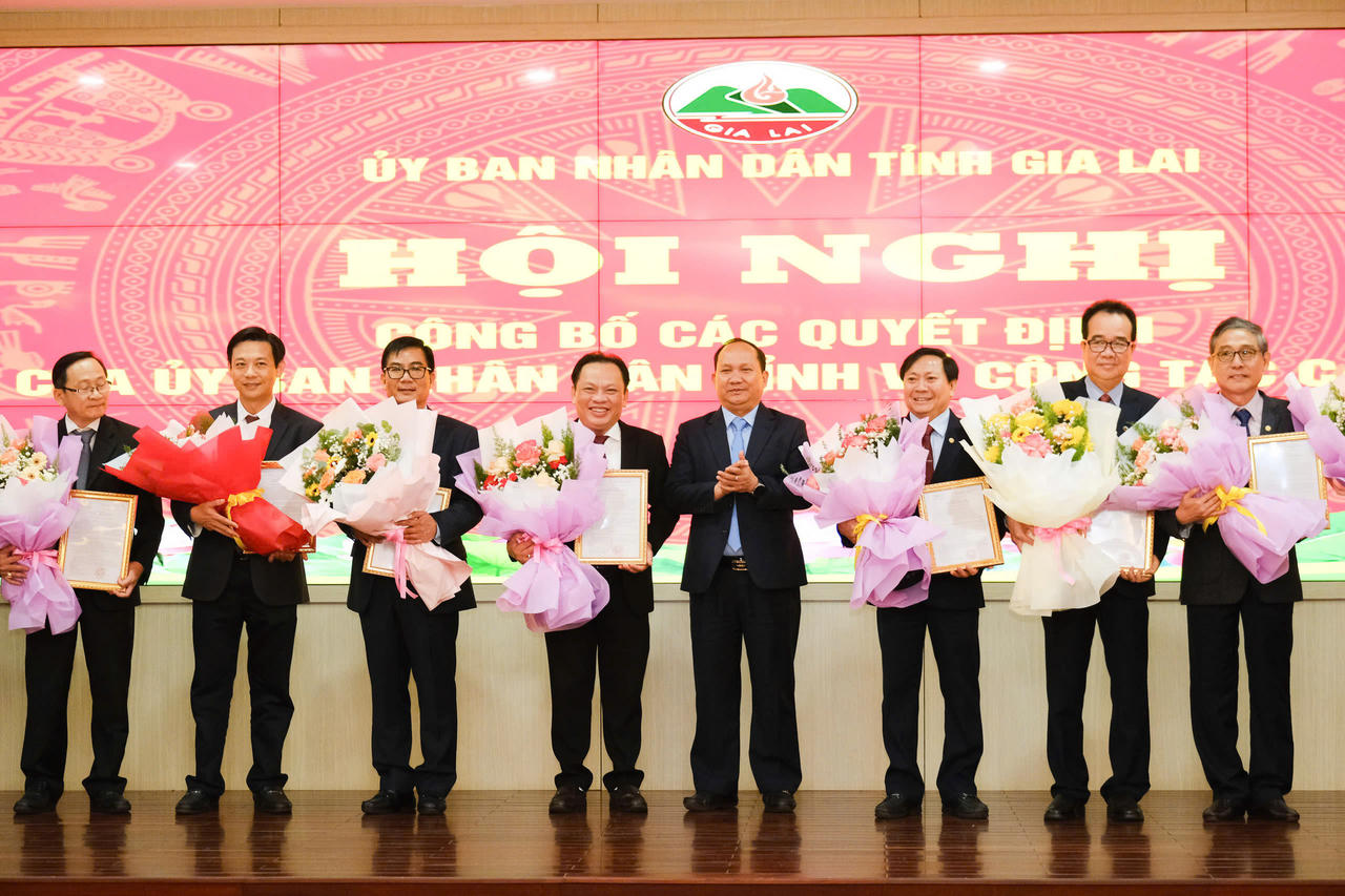 Gia Lai công bố các quyết định cán bộ sau hợp nhất các sở