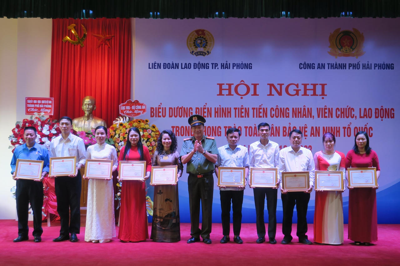 Biểu dương 40 tập thể, cá nhân điển hình về bảo vệ an ninh tổ quốc tại Hải Phòng