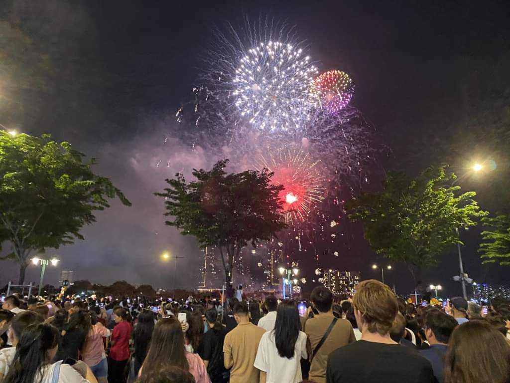 Nhiều chương trình biểu diễn nghệ thuật phục vụ nhân dân thành phố "Hoa phượng đỏ"