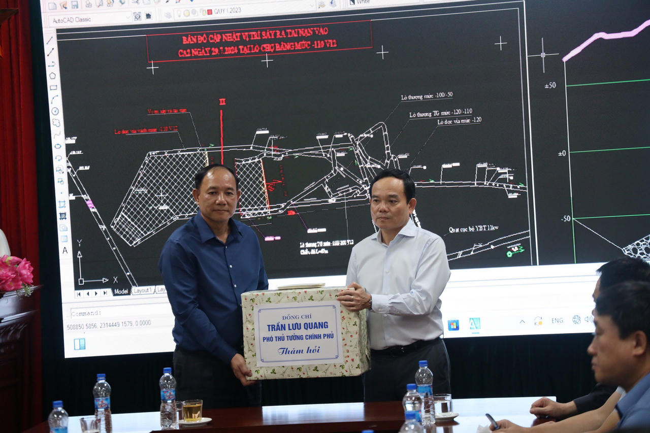 Phó Thủ tướng Trần Lưu Quang kiểm tra công tác khắc phục hậu quả tai nạn hầm lò tại Quảng Ninh