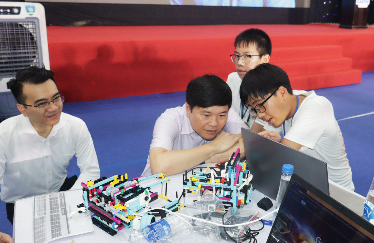 Khai mạc vòng loại khu vực miền Bắc 'Tài Năng Robot - ROBOTACON WRO'