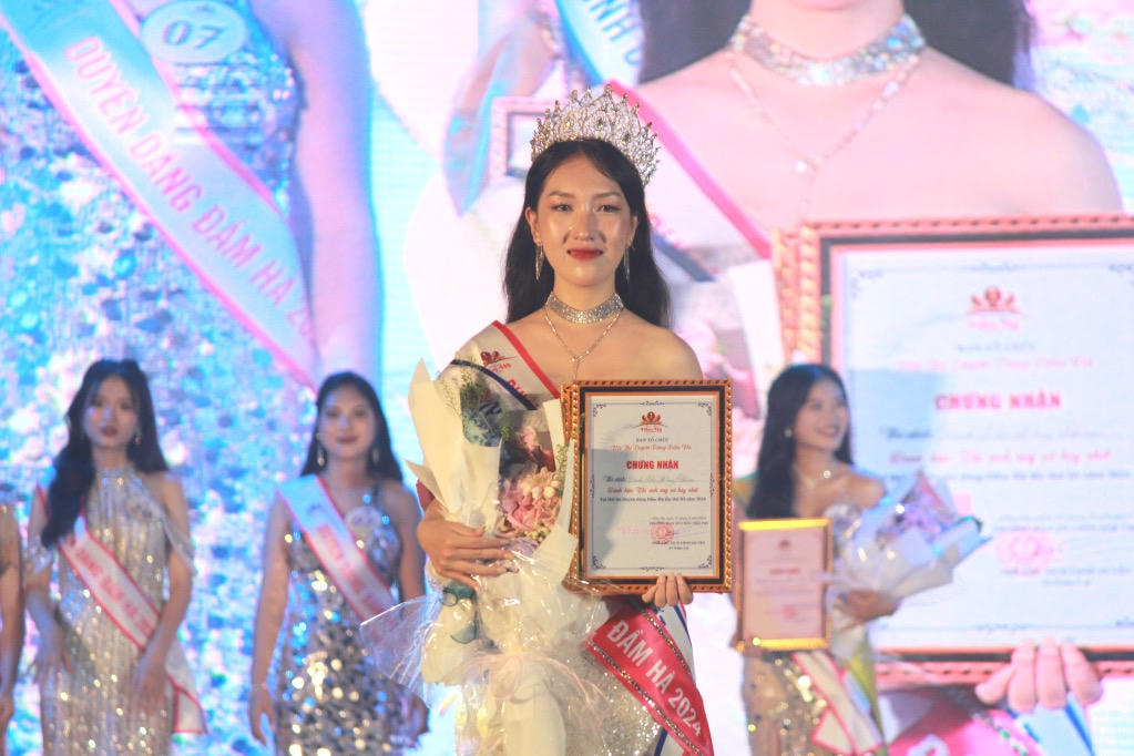 Thí sinh Đinh Thị Hồng Thắm tỏa sáng đêm chung kết Duyên dáng Đầm Hà 2024