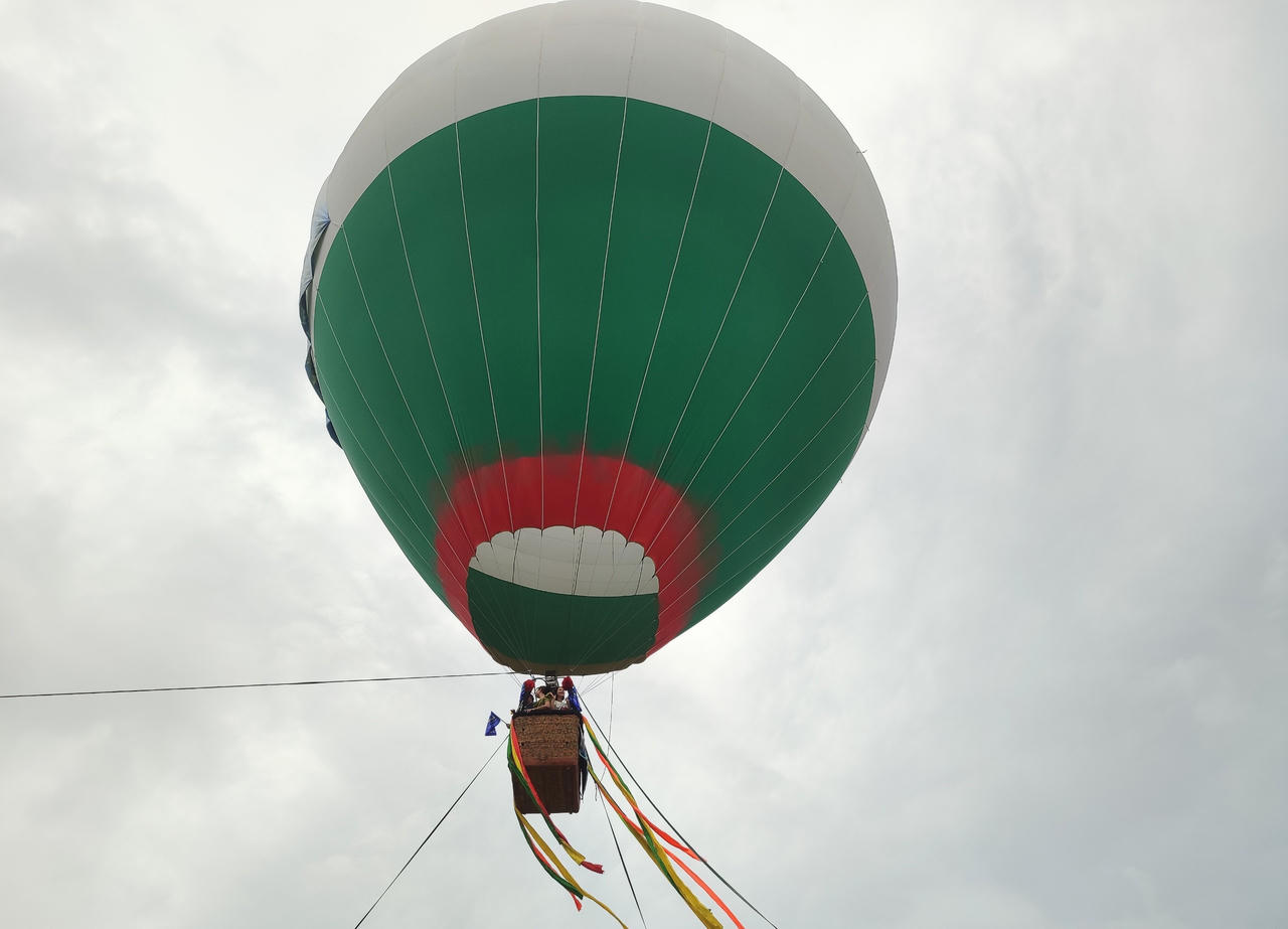 Lễ hội Khinh khí cầu bên bờ di sản vịnh Hạ Long 'hút khách'