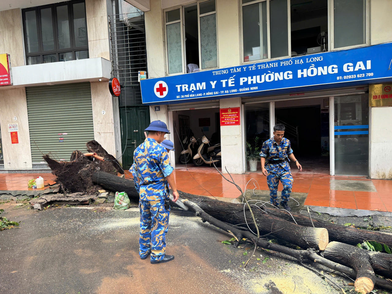 Gần 1.000 cán bộ chiến sĩ Vùng 1 Hải Quân giúp người dân khắc phục hậu quả bão số 3