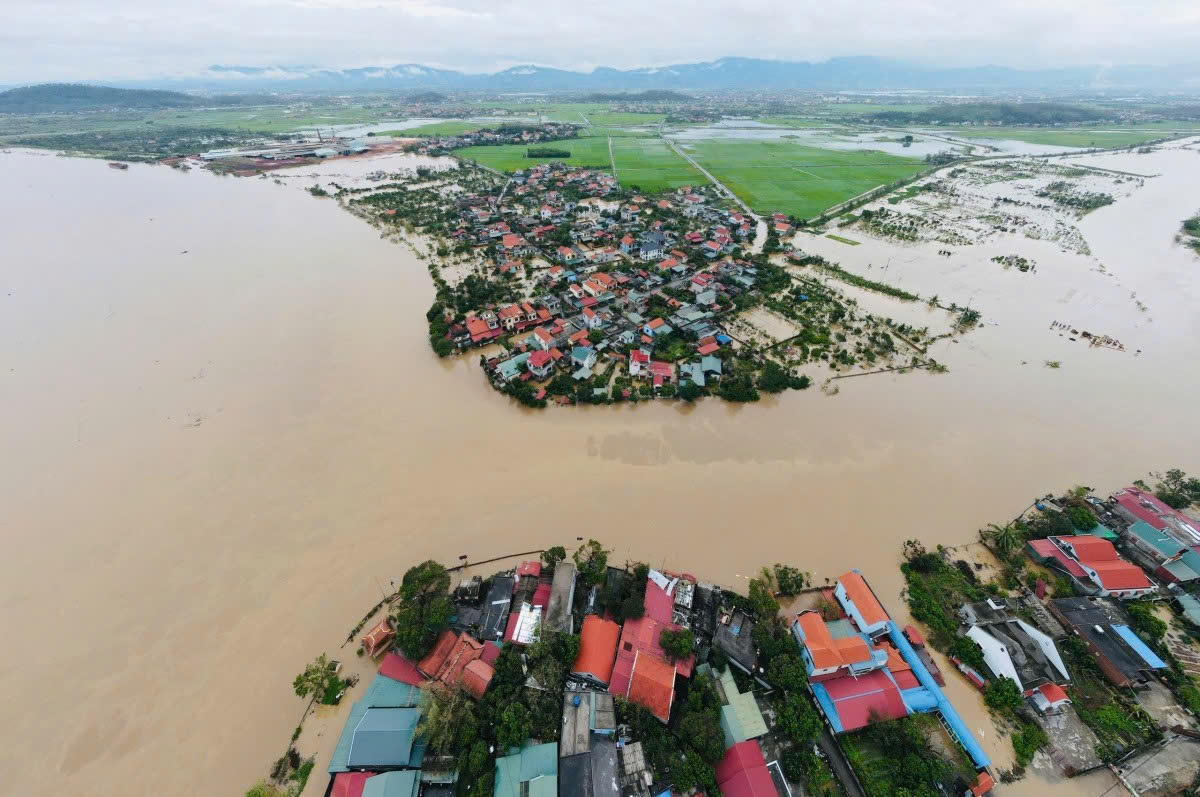 Sụt lún ở TP Cẩm Phả, khẩn cấp di dời người dân trong đêm