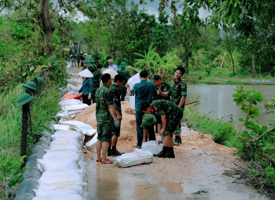 Sụt lún ở TP Cẩm Phả, khẩn cấp di dời người dân trong đêm