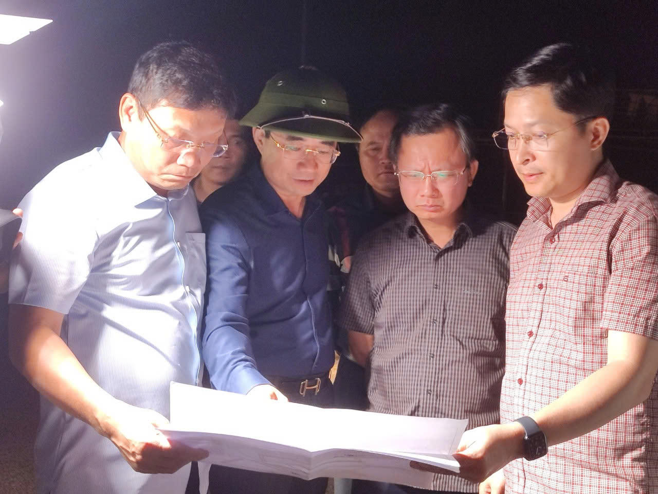 Sụt lún ở TP Cẩm Phả, khẩn cấp di dời người dân trong đêm