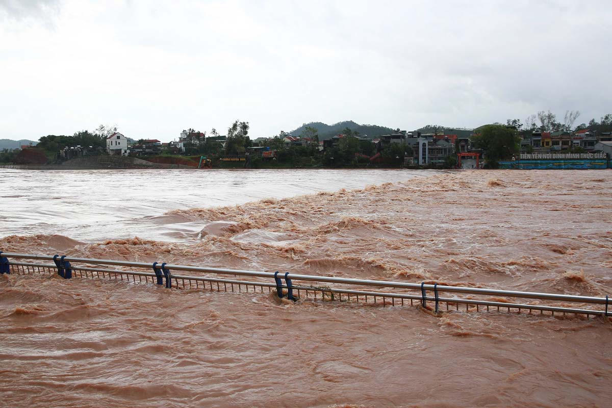  Tập trung ứng phó lũ lớn, bảo đảm đê điều trên các sông thuộc địa bàn tỉnh Quảng Ninh