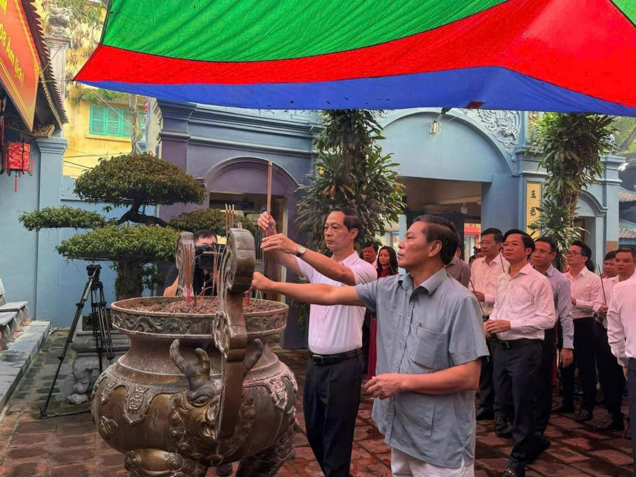 Dâng hương Kỷ niệm 1983 năm Ngày Nữ tướng Lê Chân thắng trận