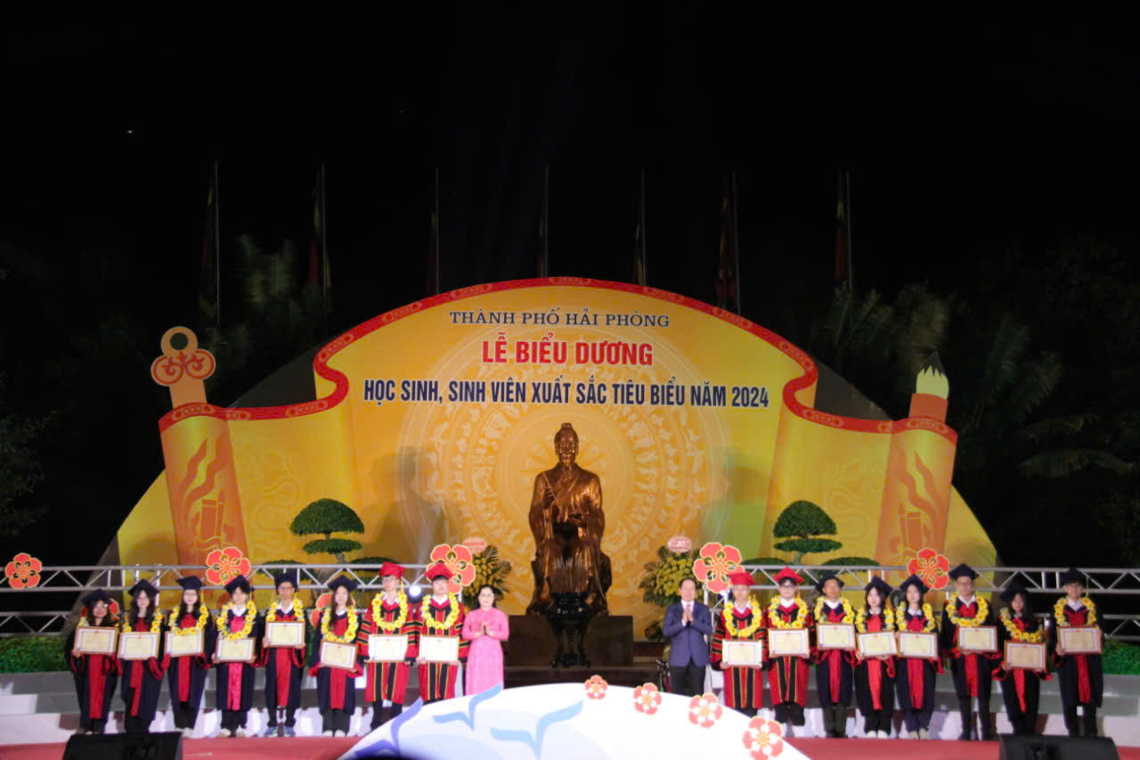  Hải Phòng: Dành gần 1,4 tỷ đồng khen thưởng cho những học sinh, sinh viên xuất sắc
