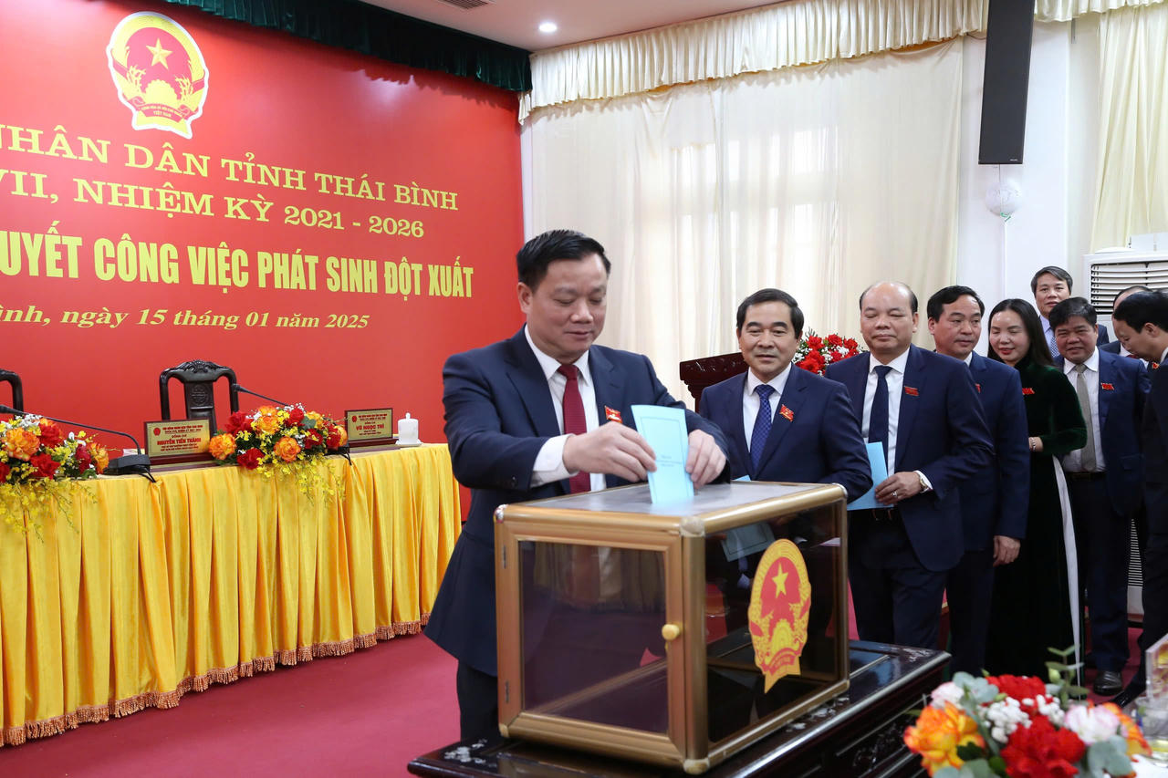 Ông Nguyễn Mạnh Hùng được bầu giữ chức Chủ tịch UBND tỉnh Thái Bình 