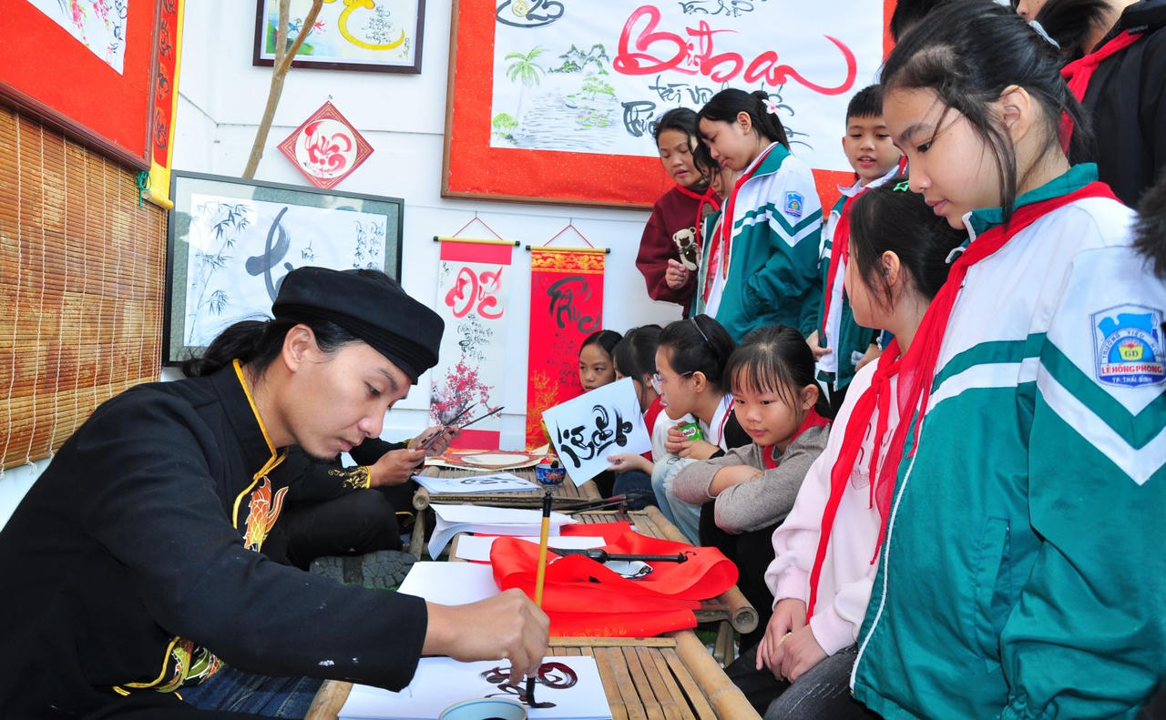 Phố ông đồ Thái Bình - Gìn giữ giá trị văn hóa Tết cổ truyền