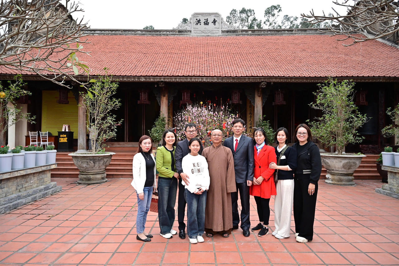 Hải Phòng: Trao quà Tết cho các em học sinh nghèo vượt khó tại Chùa Hồng Phúc 