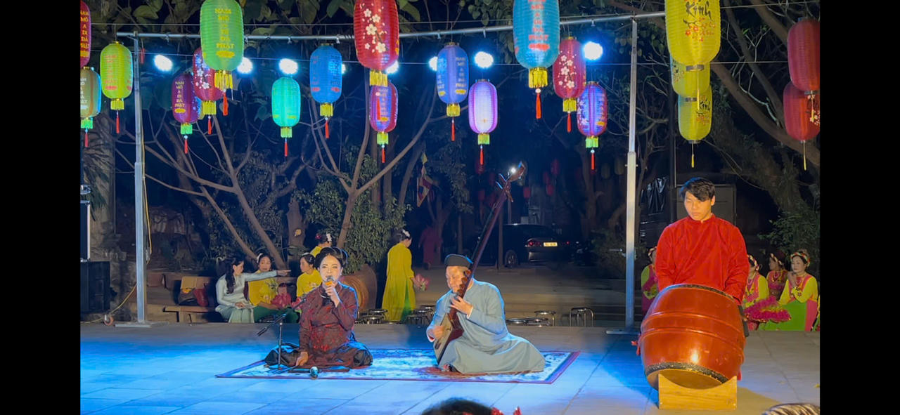 Phật tử nô nức về dự Lễ Giỗ Tổ ngôi chùa ngàn năm tuổi ở Hà Nội