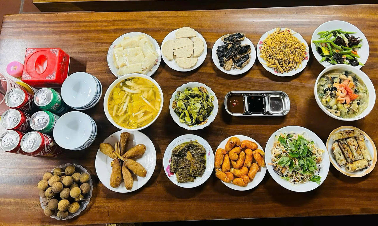 Phật tử nô nức về dự Lễ Giỗ Tổ ngôi chùa ngàn năm tuổi ở Hà Nội