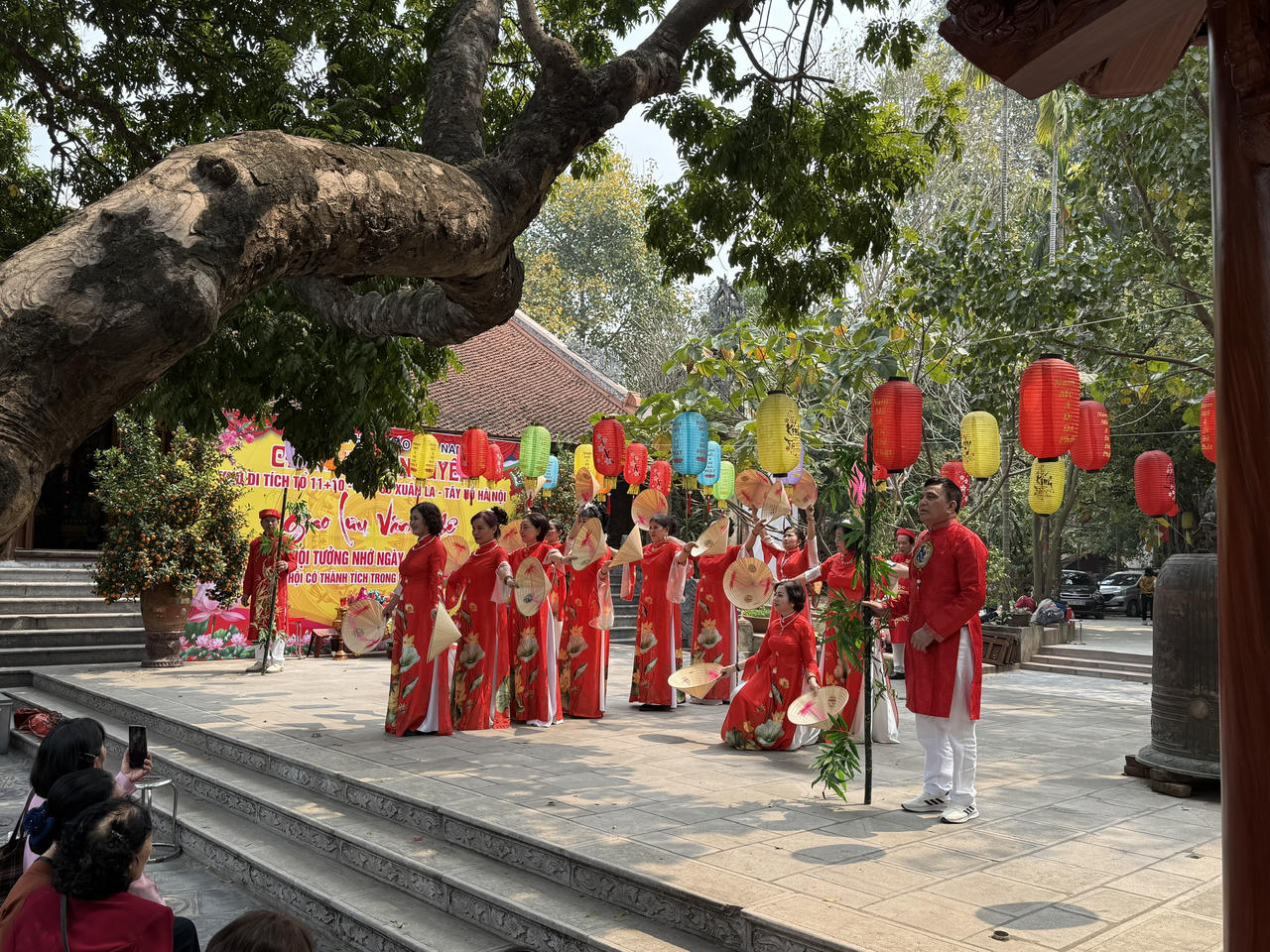 Phật tử nô nức về dự Lễ Giỗ Tổ ngôi chùa ngàn năm tuổi ở Hà Nội