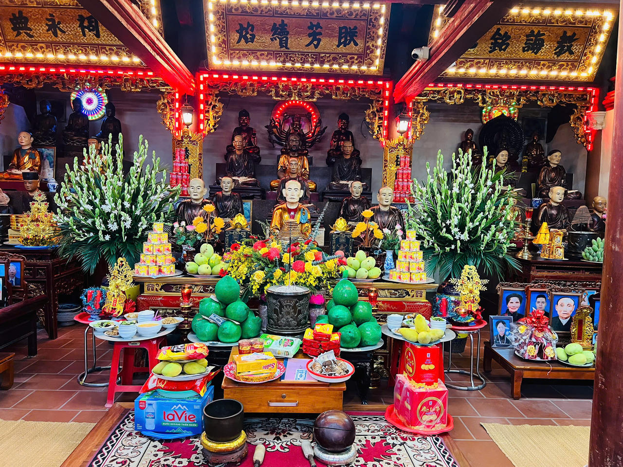 Phật tử nô nức về dự Lễ Giỗ Tổ ngôi chùa ngàn năm tuổi ở Hà Nội