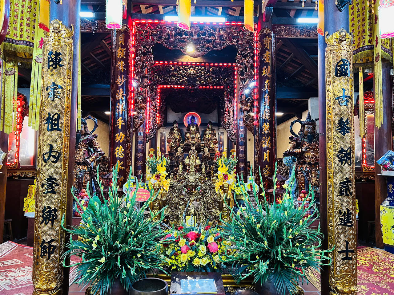 Phật tử nô nức về dự Lễ Giỗ Tổ ngôi chùa ngàn năm tuổi ở Hà Nội