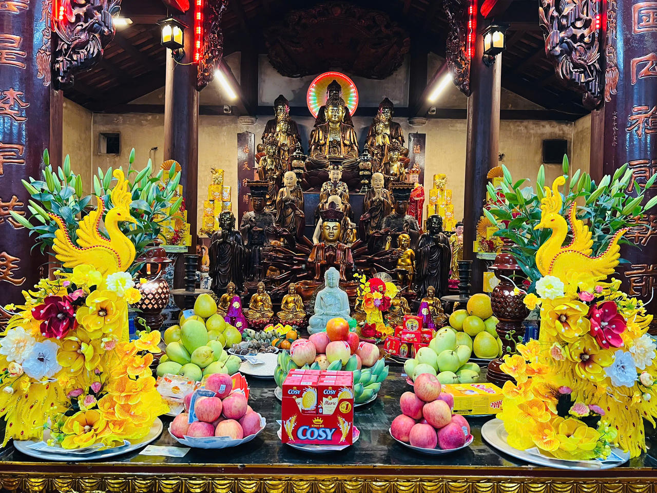 Phật tử nô nức về dự Lễ Giỗ Tổ ngôi chùa ngàn năm tuổi ở Hà Nội