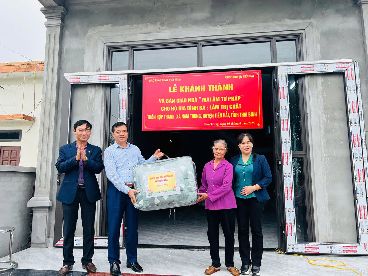 Báo Pháp luật Việt Nam trao “Mái ấm Tư pháp" tại huyện Tiền Hải, Thái Bình