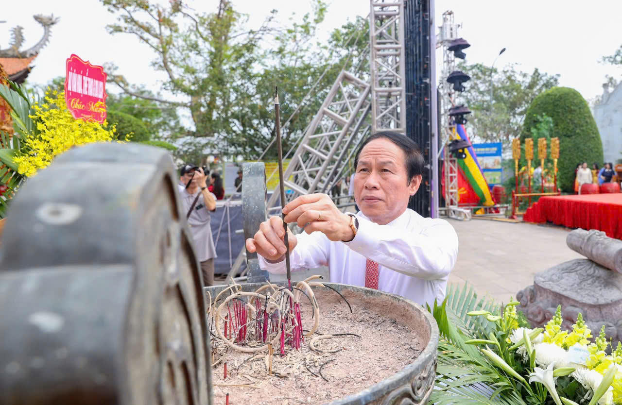 Đón nhận Bằng xếp hạng Di tích quốc gia đặc biệt cụm di tích nhà Mạc