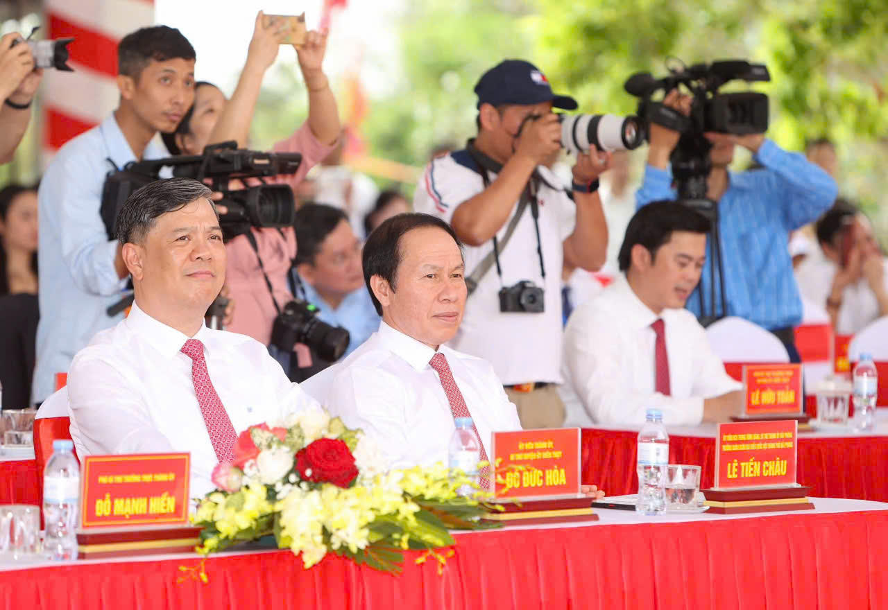 Đón nhận Bằng xếp hạng Di tích quốc gia đặc biệt cụm di tích nhà Mạc