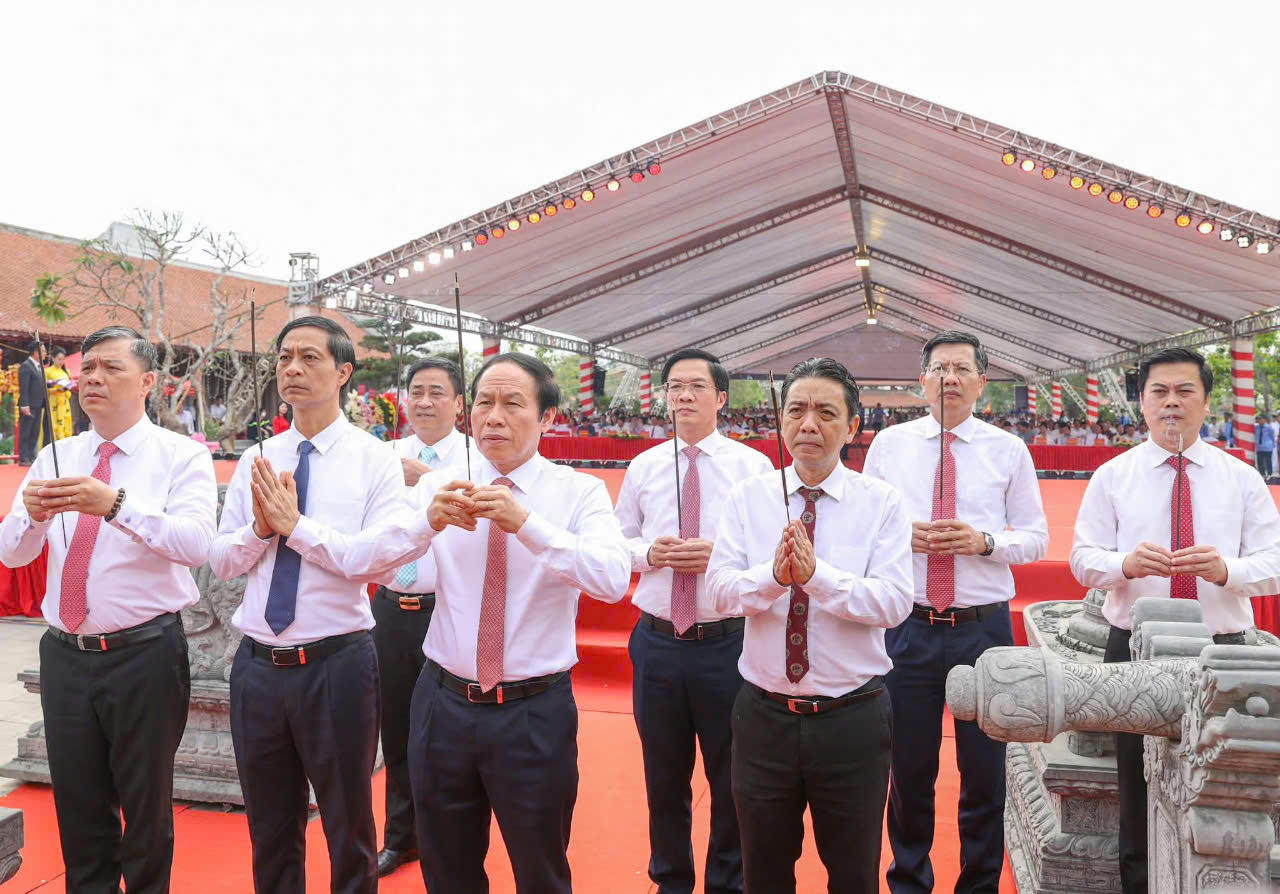 Đón nhận Bằng xếp hạng Di tích quốc gia đặc biệt cụm di tích nhà Mạc