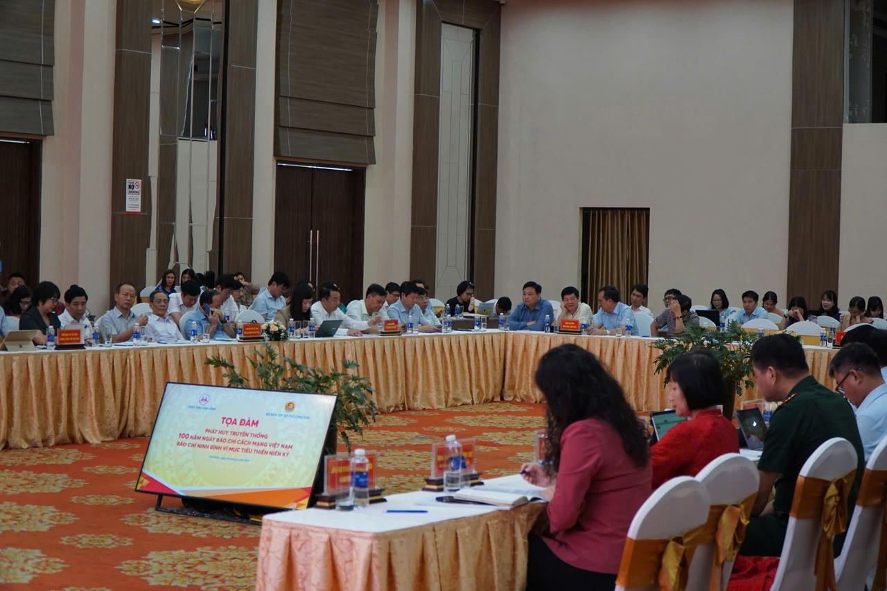 Toạ đàm “Phát huy truyền thống 100 năm Ngày Báo chí cách mạng Việt Nam Báo chí Ninh Bình vì mục tiêu thiên niên kỷ”