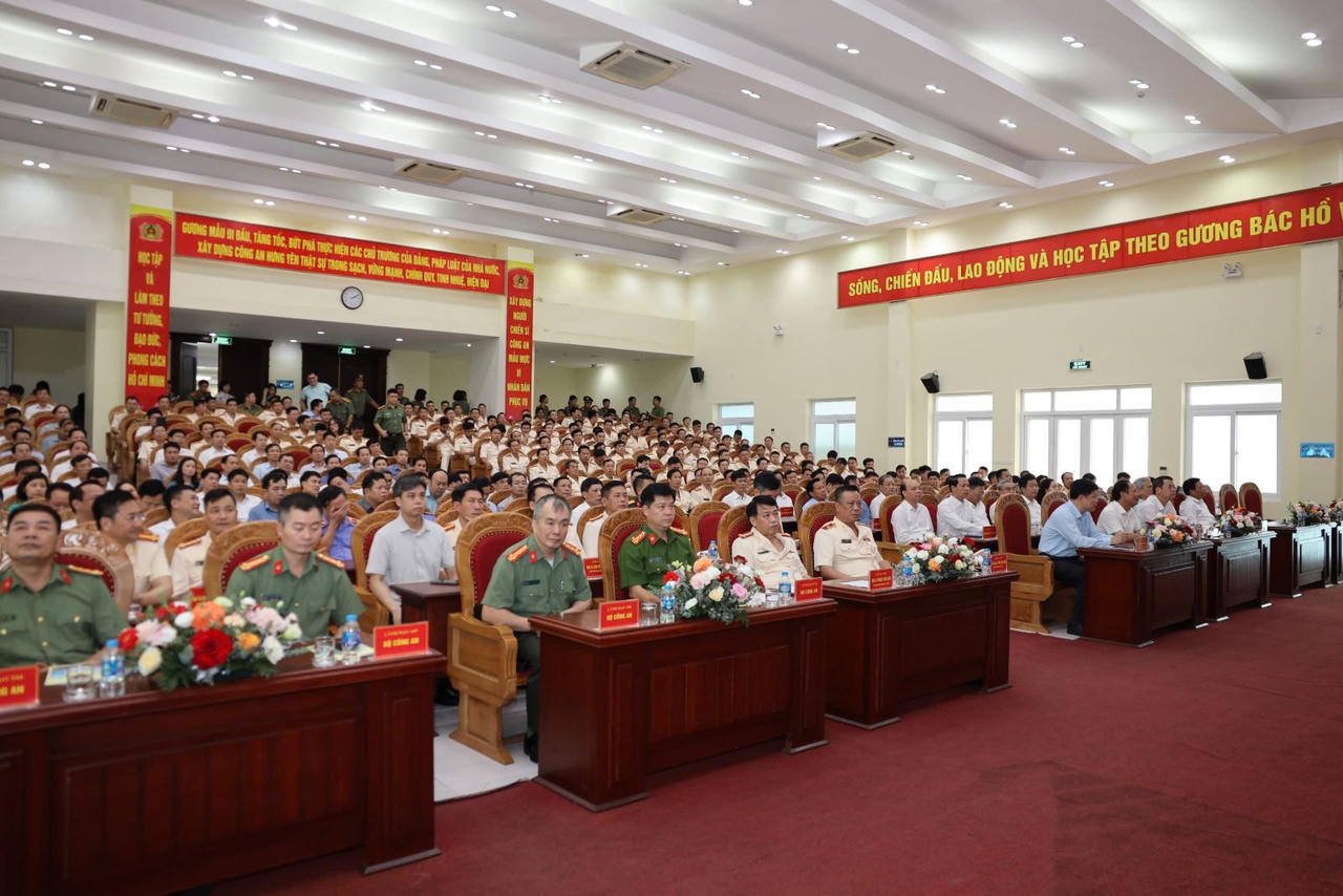 Hưng Yên ra mắt 104 Công an xã, phường theo mô hình tổ chức mới