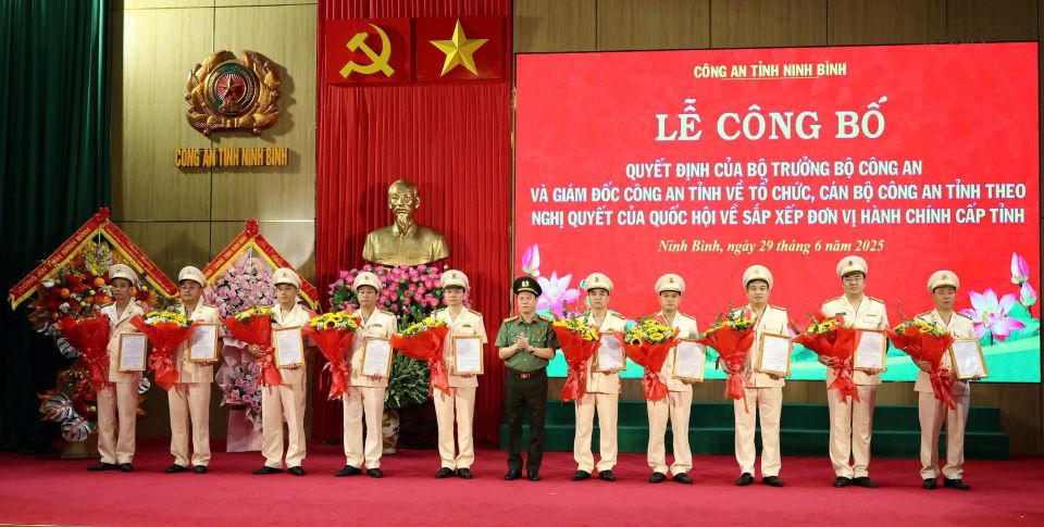 Công an tỉnh Ninh Bình công bố các Quyết định về tổ chức, cán bộ sau sáp nhập