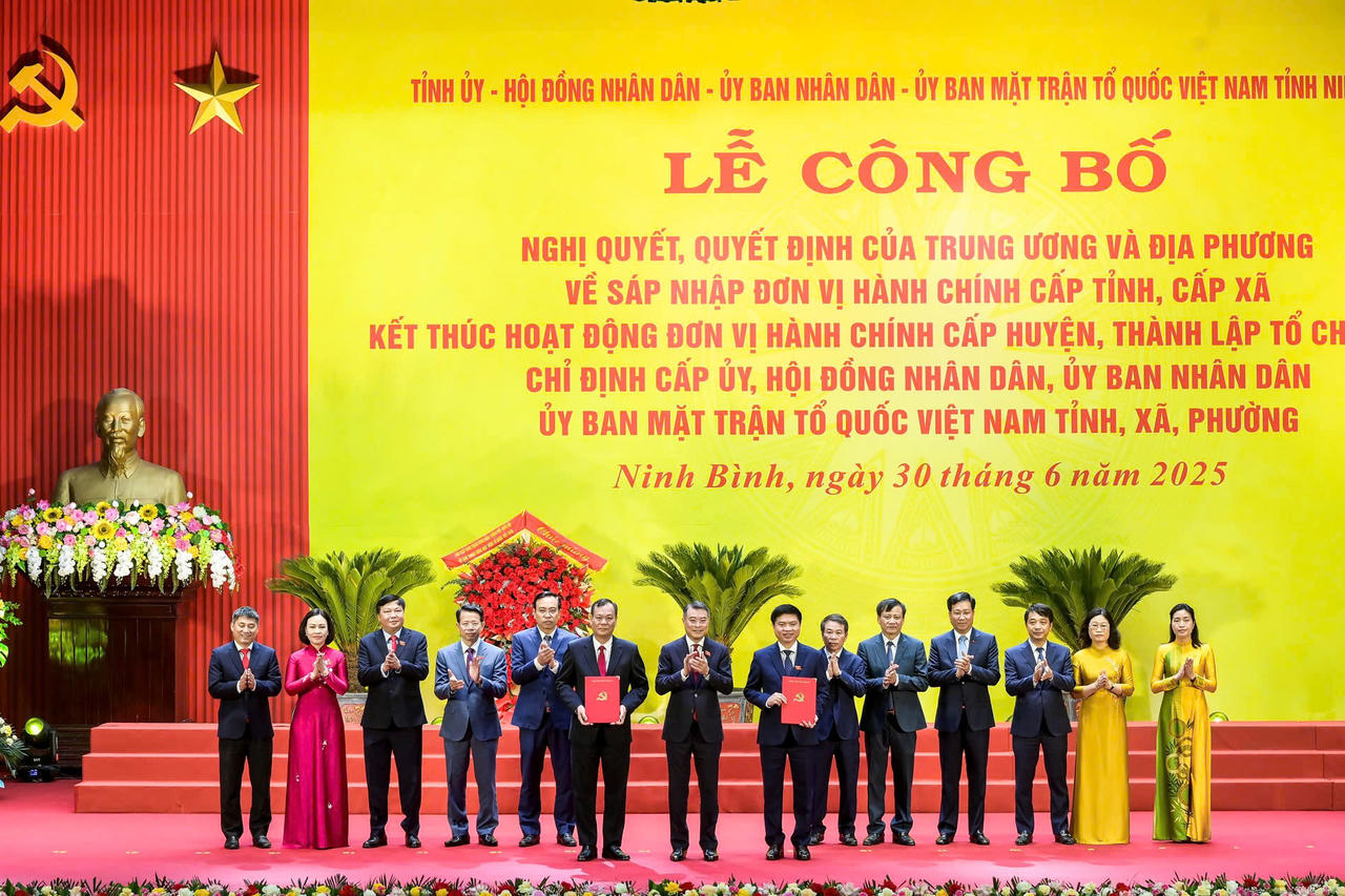 Trưởng Ban Tổ chức Trung ương Lê Minh Hưng dự Lễ công bố Nghị quyết, Quyết định về sáp nhập đơn vị hành chính tỉnh Ninh Bình