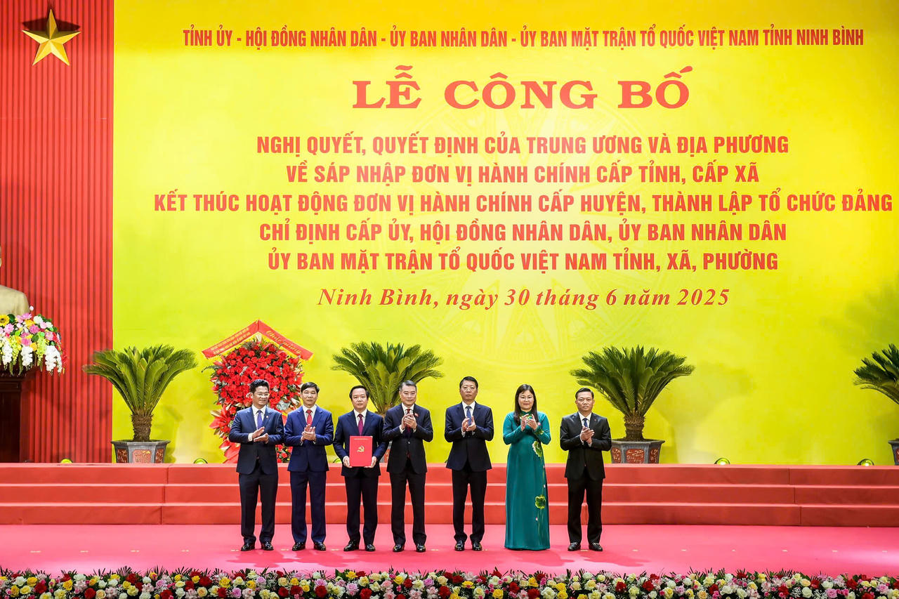 Trưởng Ban Tổ chức Trung ương Lê Minh Hưng dự Lễ công bố Nghị quyết, Quyết định về sáp nhập đơn vị hành chính tỉnh Ninh Bình